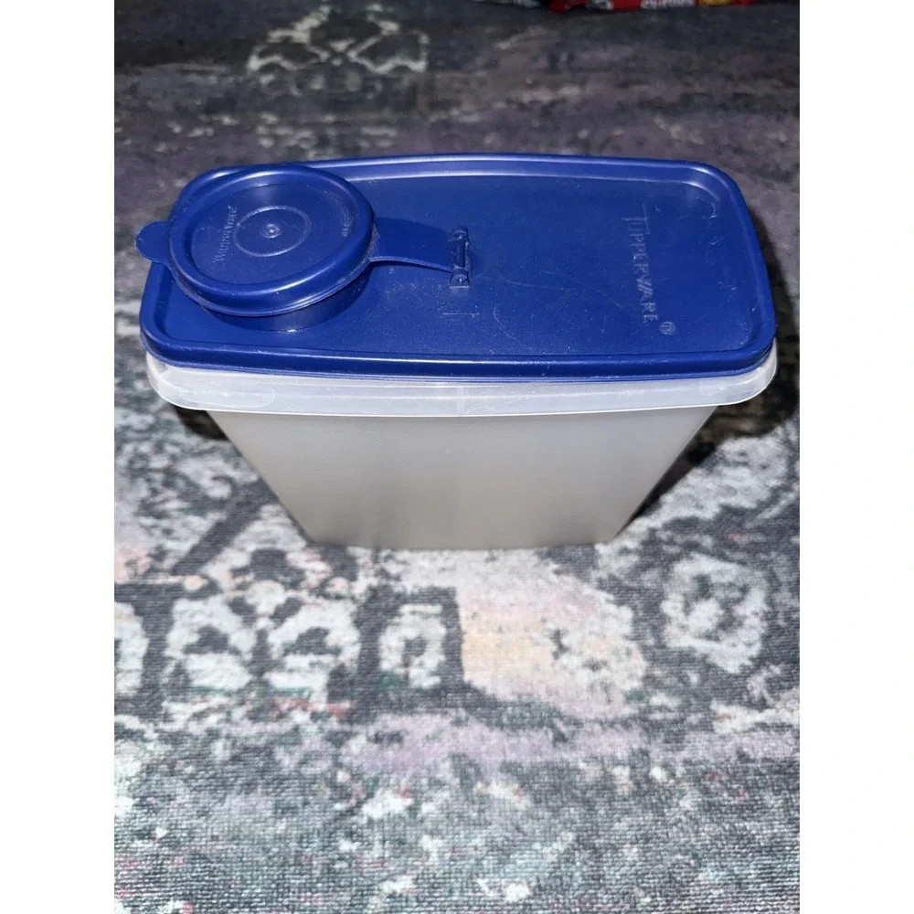 TUPPERWARE Cereal Pour N Store Storage Container - Bold N Blue Seal 469-9 470-14